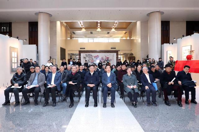 “海岱墨缘——苏士澍、连辑、骆芃芃金石书法篆刻作品展”在山大开幕插图7中国题字网